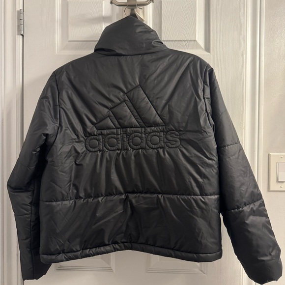 Women’s Adidas cropped puffer jacket in small - Picture 2 of 2